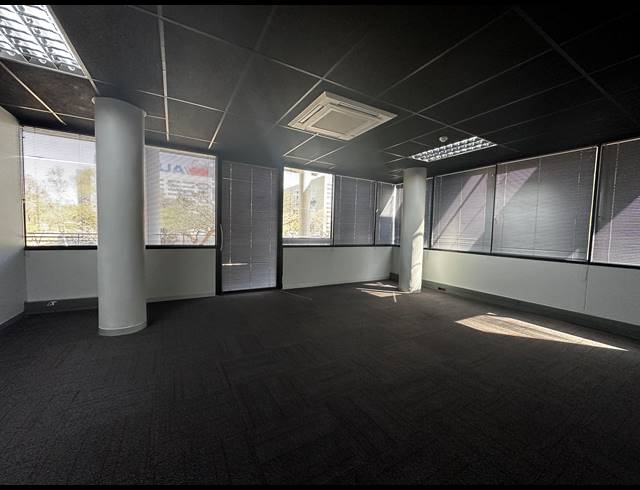 1,700M² OFFICE TO LET IN WOODMEAD